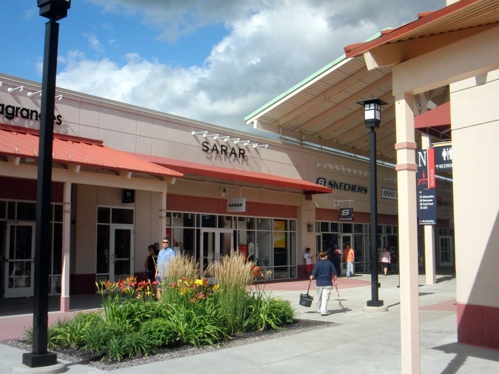 skechers aurora outlet mall