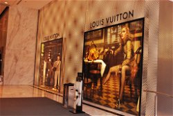Louis Vuitton - 5 Canton Road