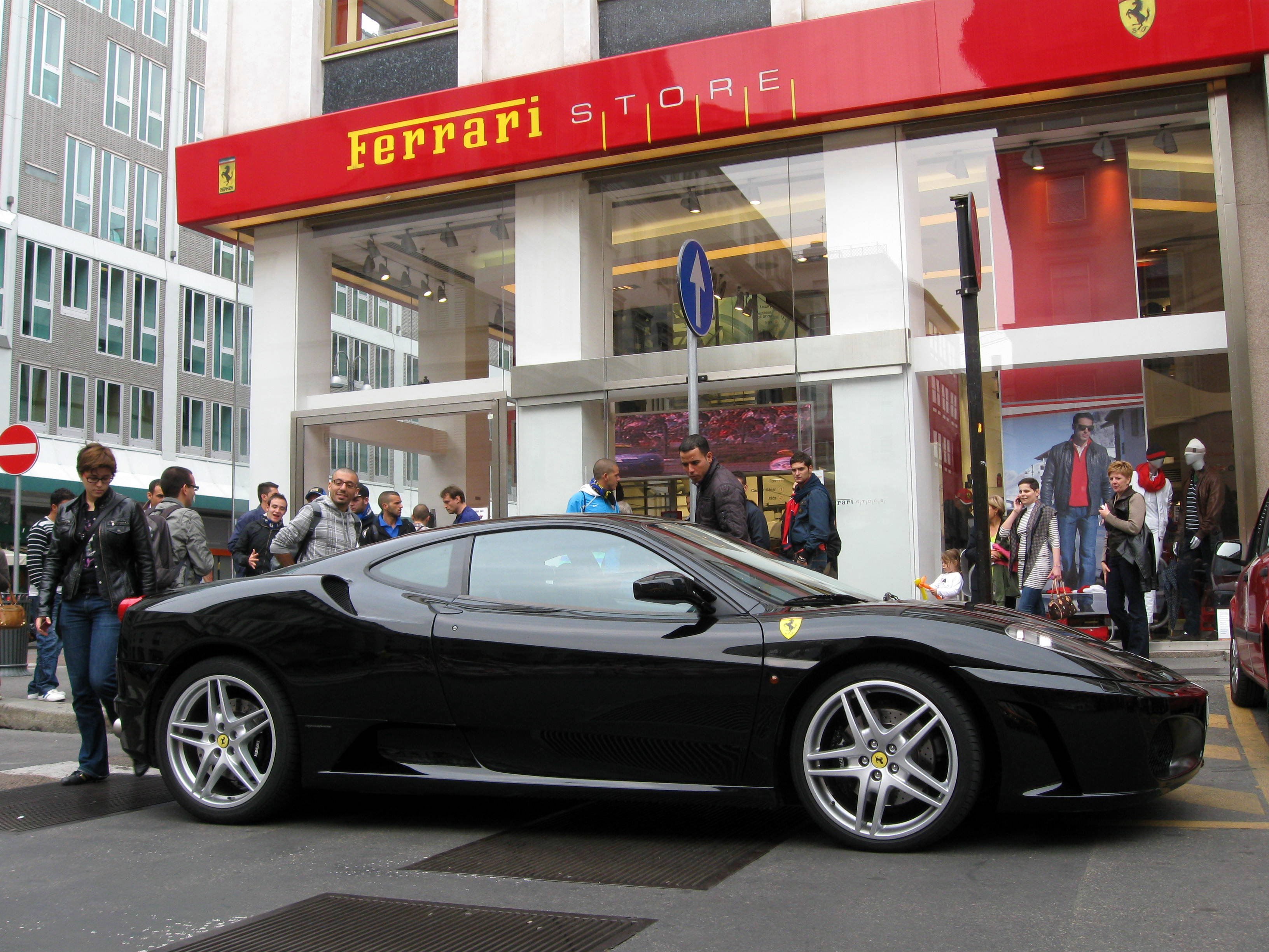 Ferrari Store en Milan: 3 opiniones y 16 fotos