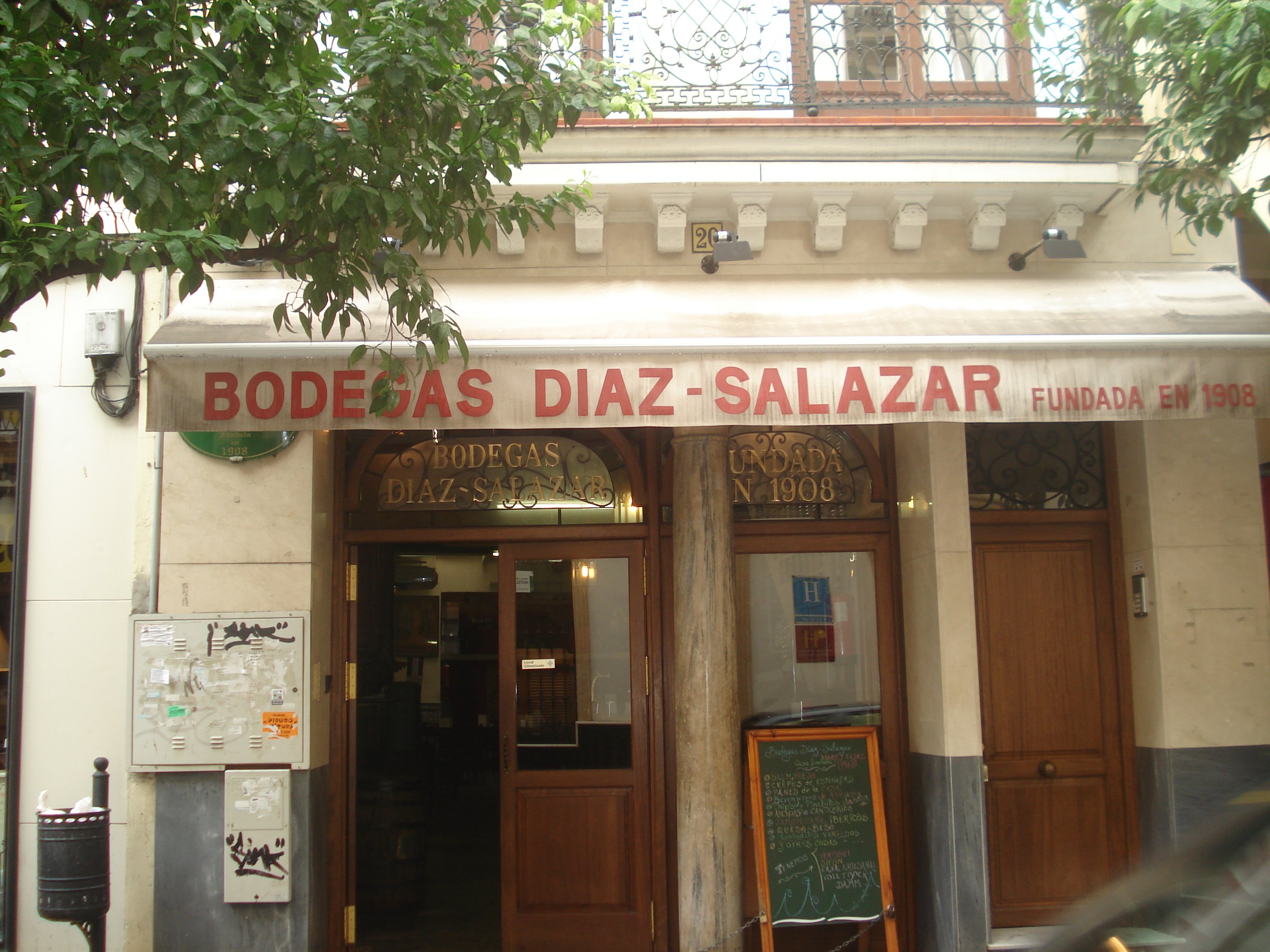 Bodegas Diaz Salazar en Sevilla: 2 opiniones y 13 fotos