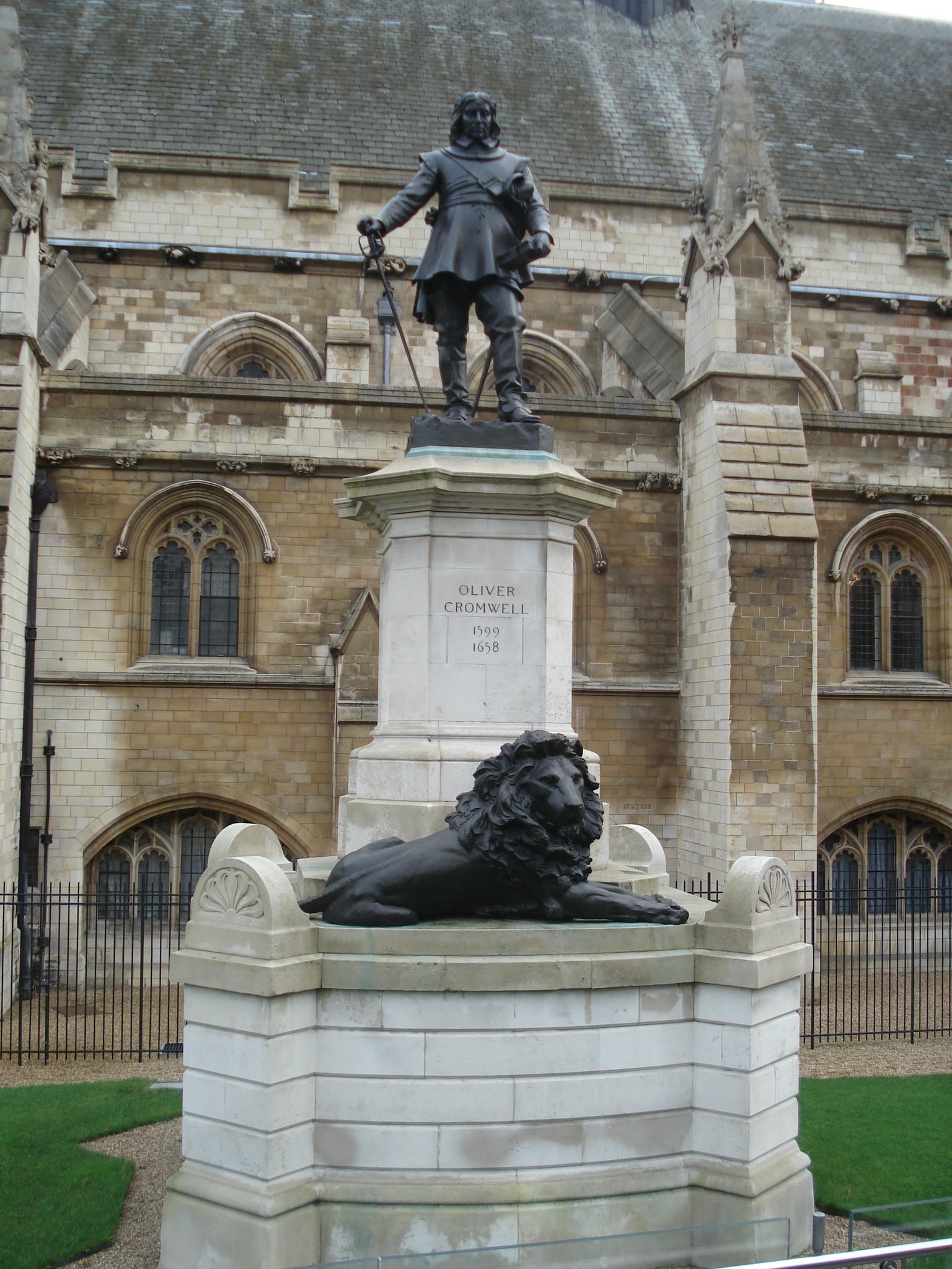 Statue Of Oliver Cromwell In London 2 Reviews And 5 Photos